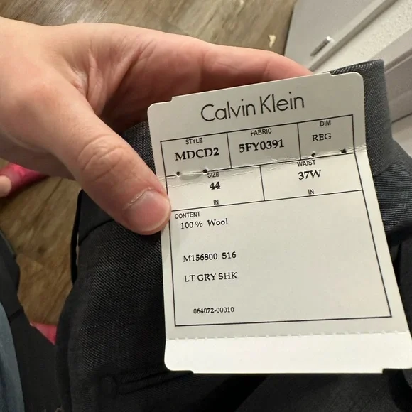 Calvin Klein Men's Size 44 Wool Grey Suit & 37W $699 NWT - Picture 4 of 8